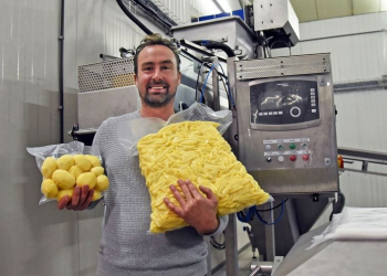 Farmer Marijn delivers fries directly from his yard