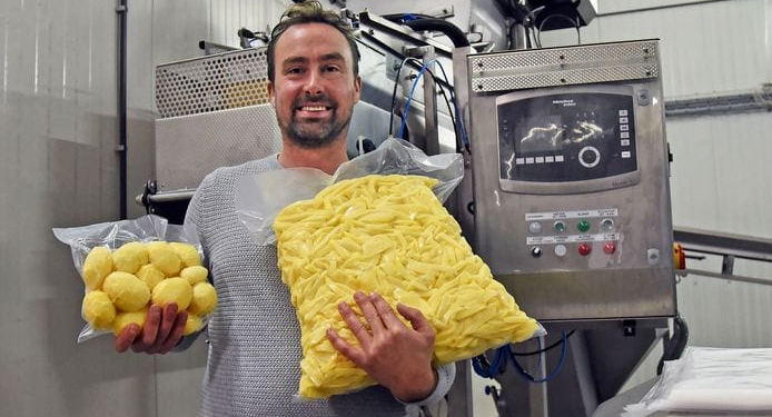 Farmer Marijn delivers fries directly from his yard