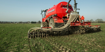 The smart slurry injector: reducing soil compaction and optimizing return