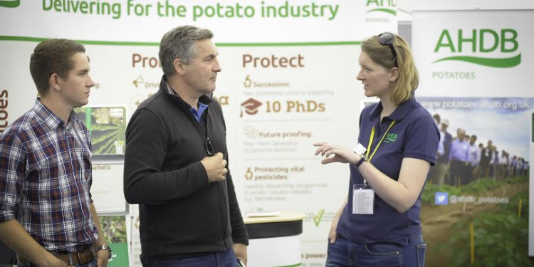 potato growers give the AHDB