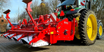 Grimme row cultivator