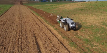 See how the first Belarusian unmanned tractor BELARUS А3523і plows