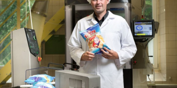 Ishida helps Czech Republic snack manufacturer realize high speed packaging in small bags