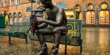 Week of the Friet kicked off with unveiling of statue De Frieteters