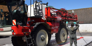 Inagro stunt with car wash for sprayers