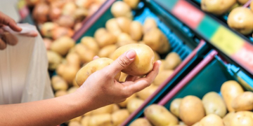 Kołodziejczak: Holding food is about lying to people