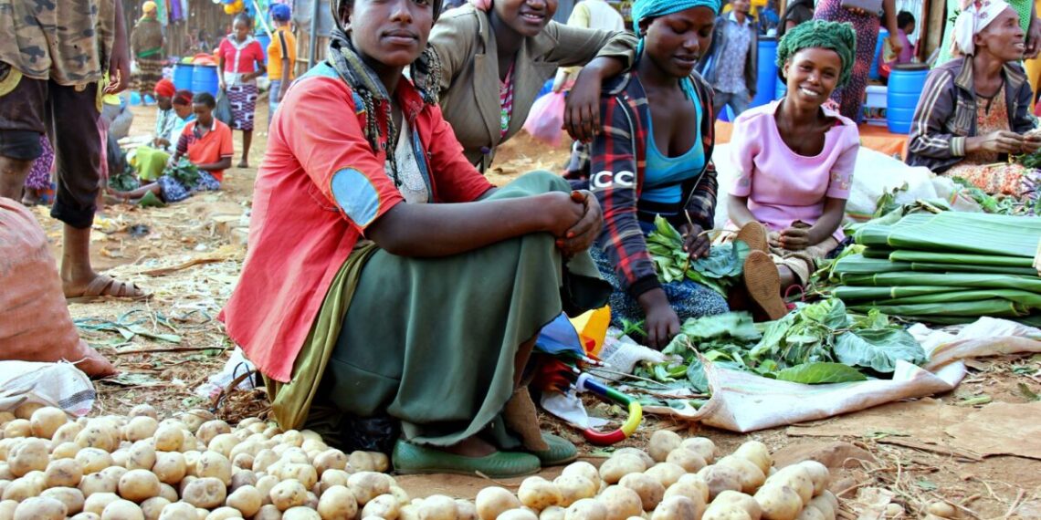 Ethiopia woman market fruits africanwoman donnetiopi mercatodafrica colors 933287