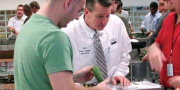 The Inspection Team: Humans and equipment both needed to assure top quality fresh-cut