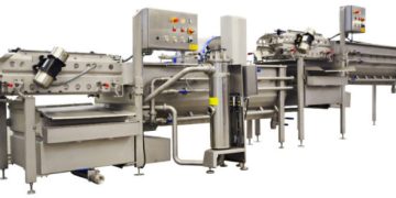 Washing machine integrates UVC water disinfection