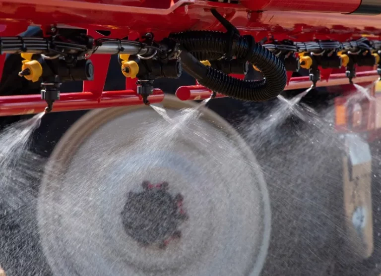 New ‘3D ninety’ nozzles give better all-round blight protection 32 New ‘3D ninety’ nozzles give better all-round blight protection