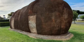 Funny: Big potato sculpture named Australia’s worst ‘Big Thing’ by comedy social media site