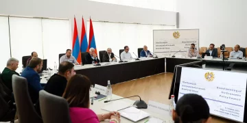 Armenian PM urges to revise economic programs and evaluate their effectiveness