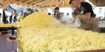 1,350 kilos of potatoes used to cook up world’s largest rösti in Switzerland