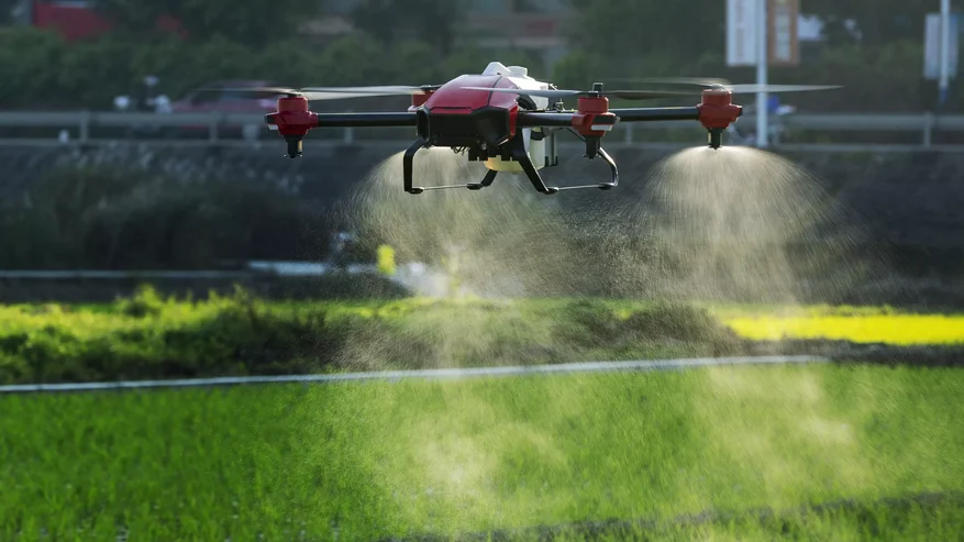 Drone pertanian dikuasakan oleh enjin petrol yang tidak memerlukan penukaran bateri yang kerap dilancarkan di India