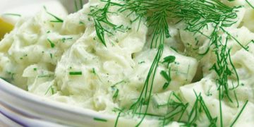 Creamy Potato Salad with Onions, Dill, and Chives: A Versatile and Delicious Side Dish