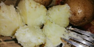 The Art of Cooking with Floury Potatoes: A Guide to Deliciously Soft and Crumbly Delights