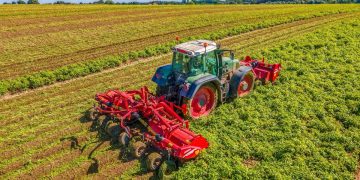 GRIMME UK Unveils Innovative German-Made Toppa 600 Folding Haulm Topper