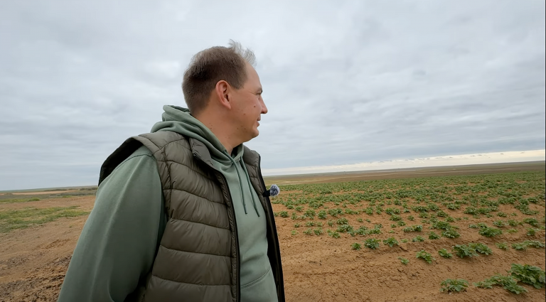 Aartappeltoer van Rusland: Vroeë Aartappels op die Steppe se Rand — Besoek aan Pavel Androsov se Plaas (Limansky-distrik, Astrakhan-oblast)