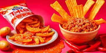 Nongshim Collaborates with Dongdaemun Yeopgi Tteokbokki to Launch Potato Chips in Yeop-tteok Rosé Flavor