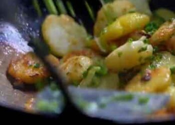“Western Taro”: Ningbo’s Flat Potato Dish – A Taste of Childhood and Homesickness