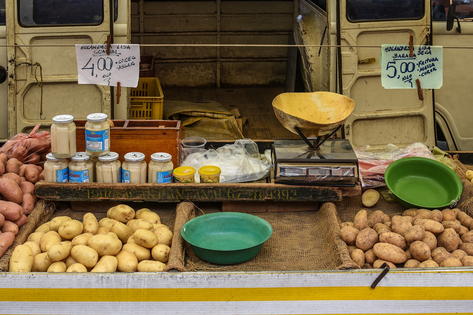 A street food market in the Saúde district of São Paulo, Brazil