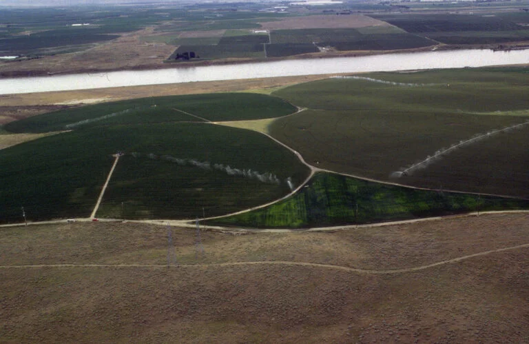 Global: Potato Irrigation Should Start Before 30–50% of Available Soil Water Is Used 4 Centre-pivot irrigation in Idaho, United States