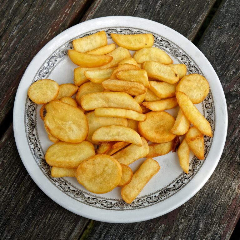 Un piattu di patatine fritte