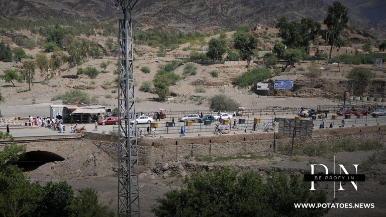 The Torkham border crossing between Pakistan and Afghanistan, 2011 (illustrative). US armed forces / Wikimedia Commons, CC BY 2.0.